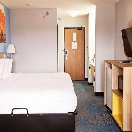 Days Inn By Wyndham Ozark Springfield Εξωτερικό φωτογραφία
