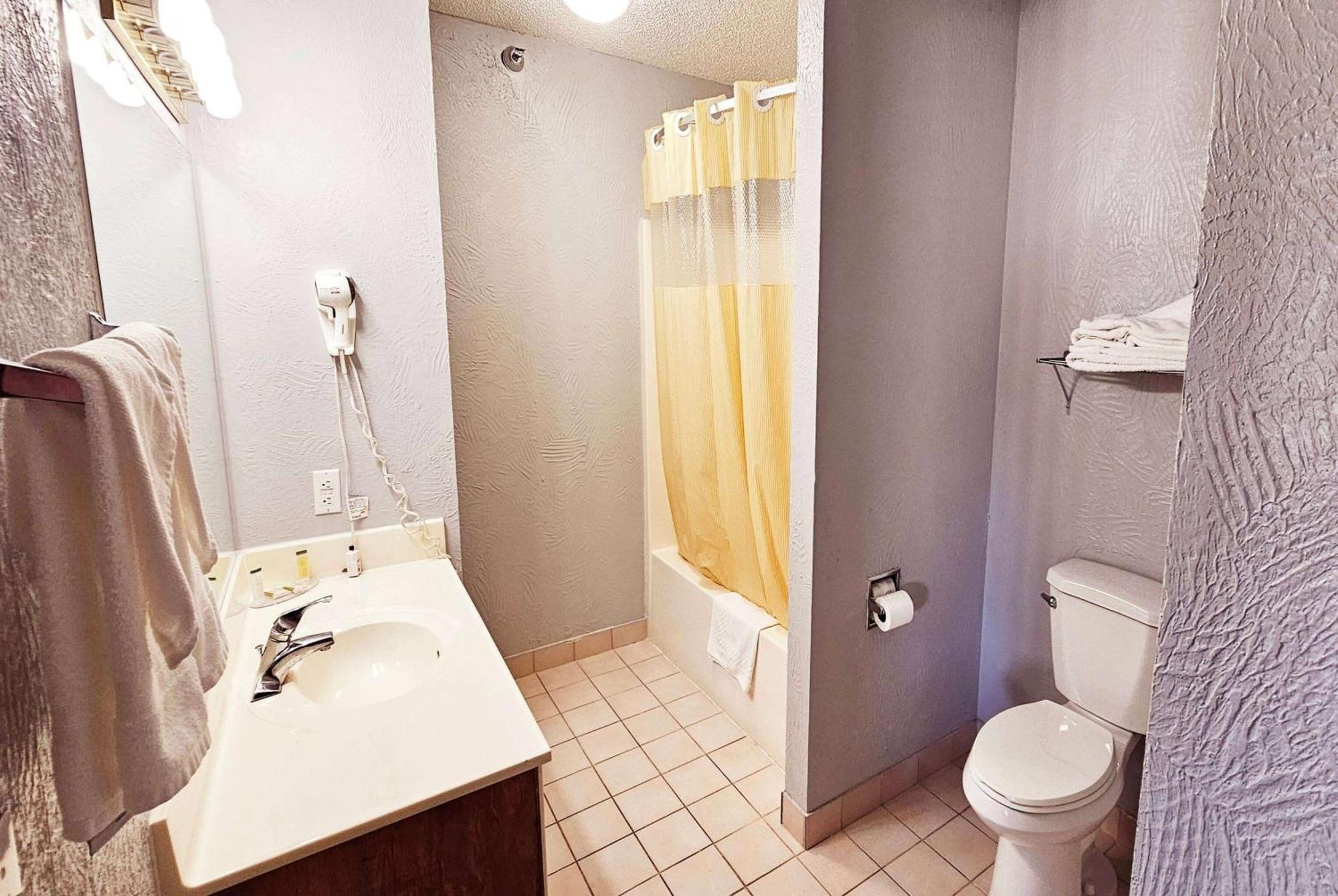 Days Inn By Wyndham Ozark Springfield Εξωτερικό φωτογραφία