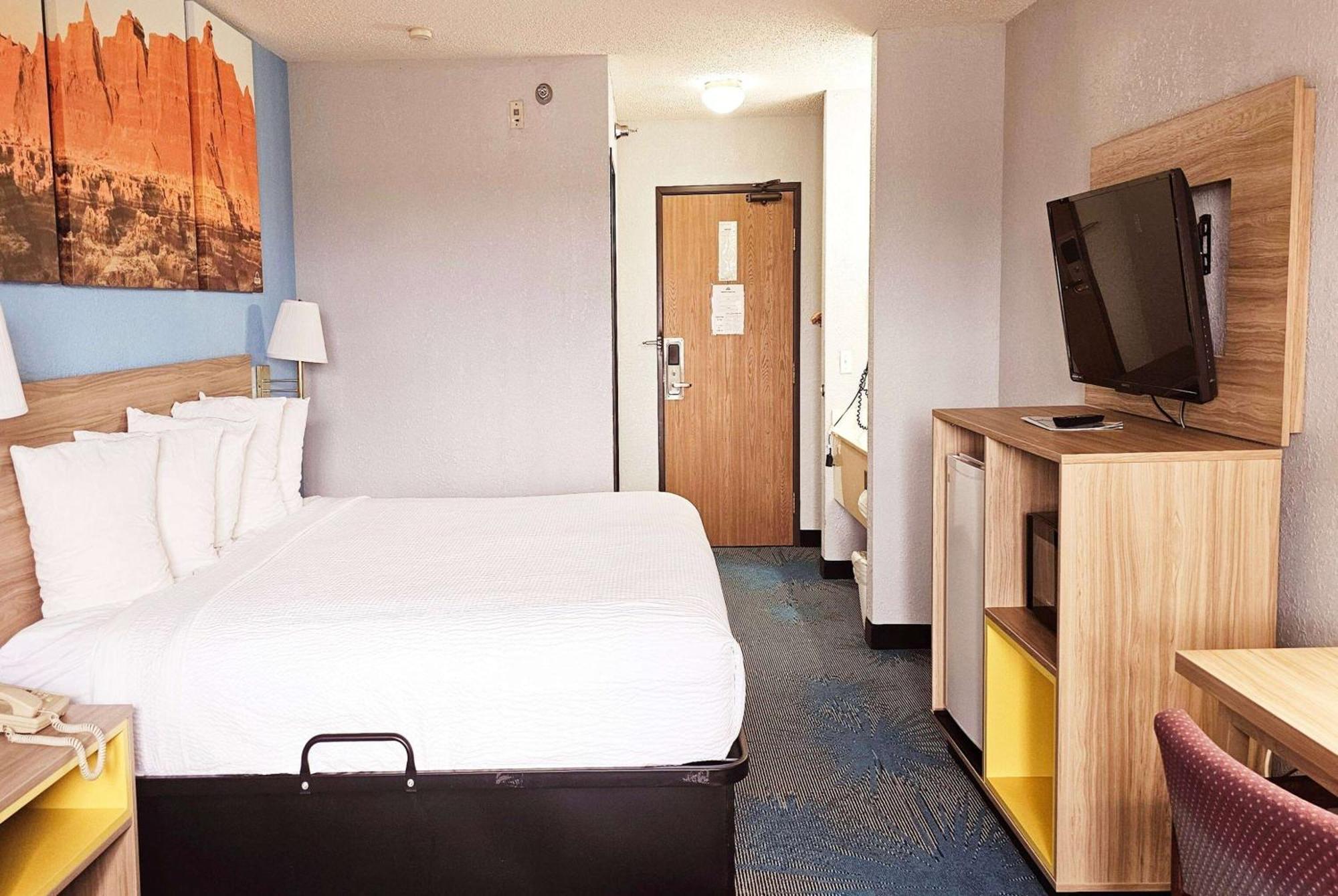 Days Inn By Wyndham Ozark Springfield Εξωτερικό φωτογραφία