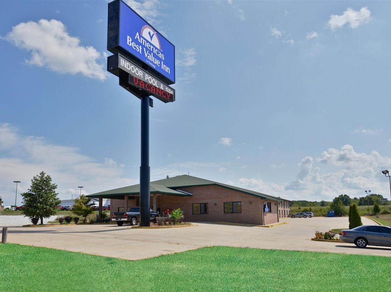 Days Inn By Wyndham Ozark Springfield Εξωτερικό φωτογραφία