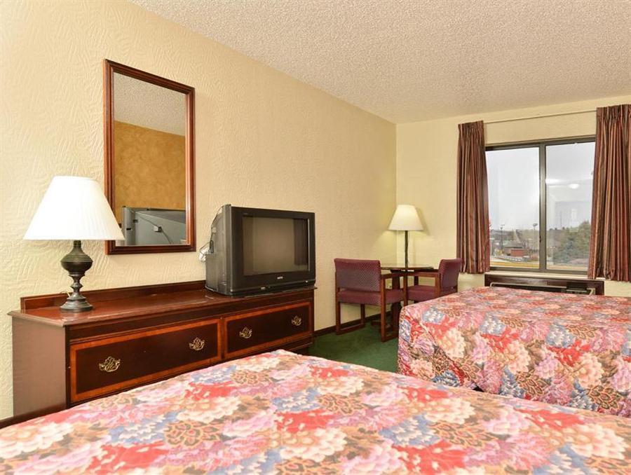 Days Inn By Wyndham Ozark Springfield Εξωτερικό φωτογραφία